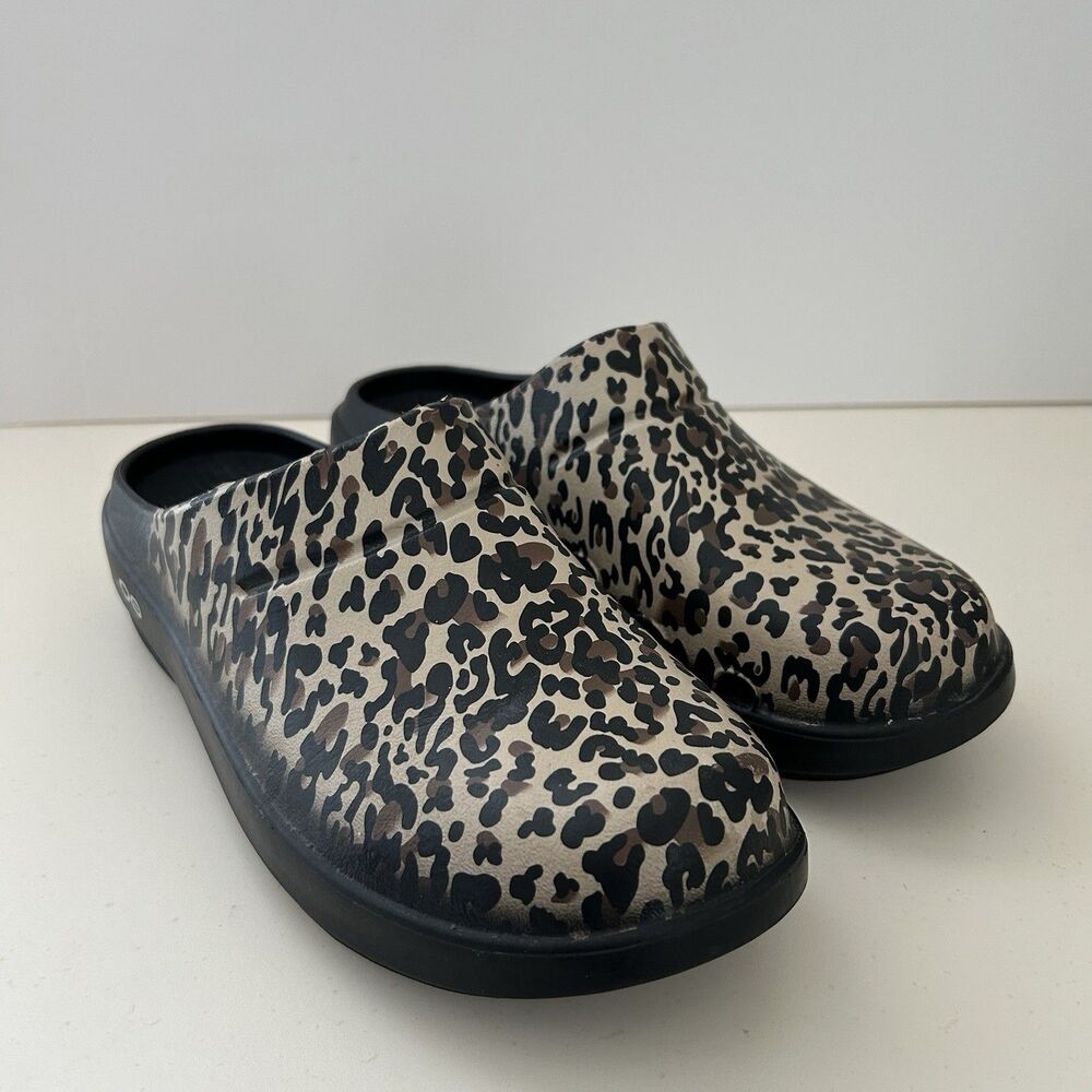 Oofos OOcloog Leopard Womens Size 8 Slip On Mules Clogs Recovery Limited Edition - Picture 2 of 9